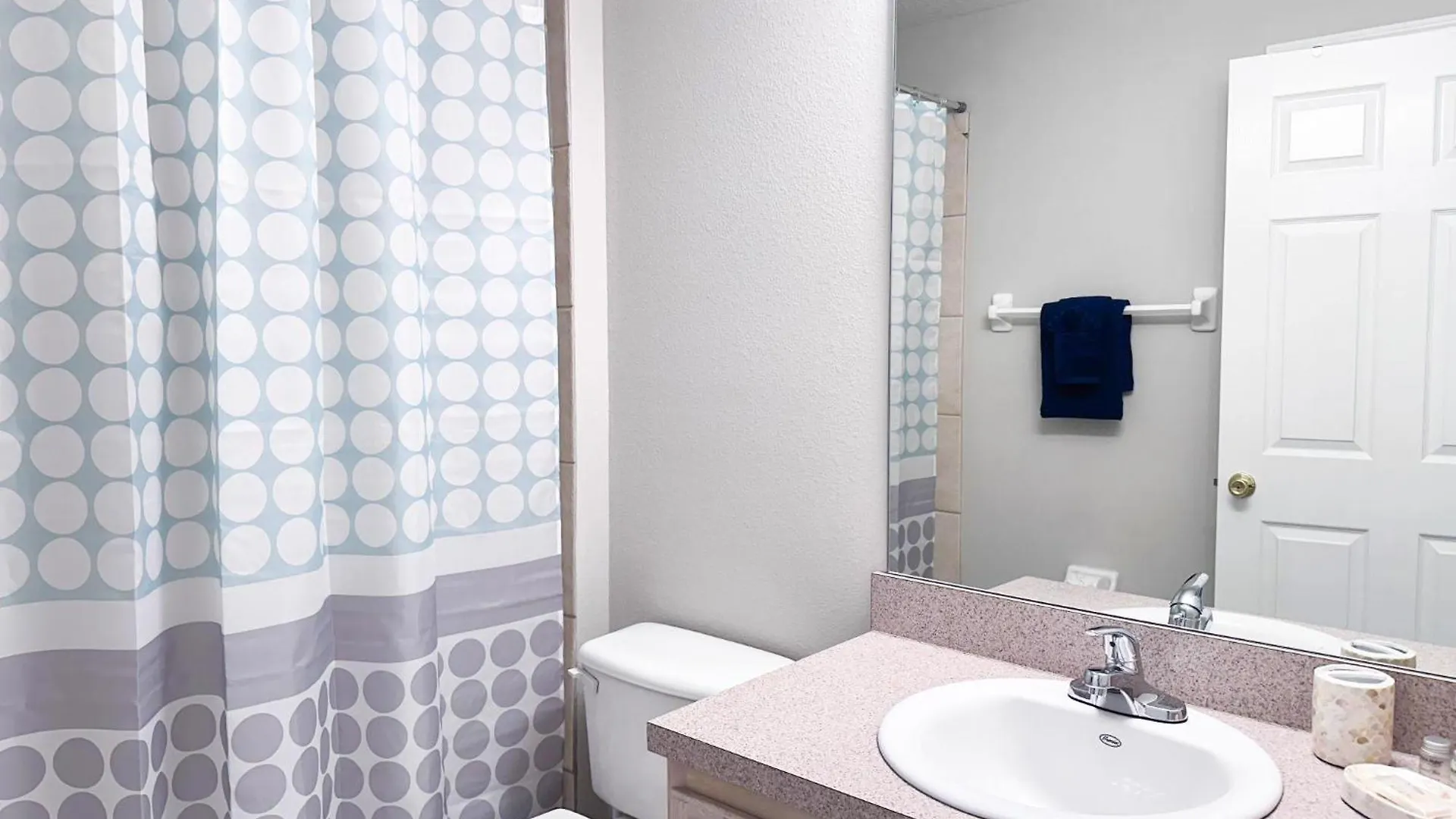 Tm215Tc - Spacious Family Home With Private Pool Davenport 0*,  United States